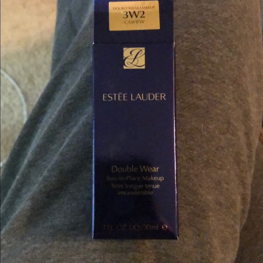 Brand new Estée Lauder doublewear cashew